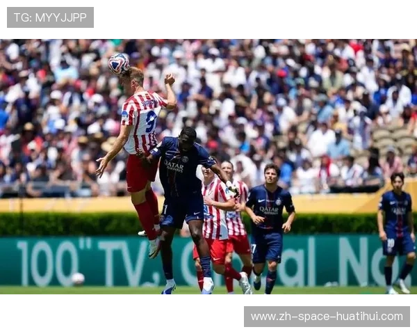 西蒙尼场边无奈神情，马竞失利后陷入沉思